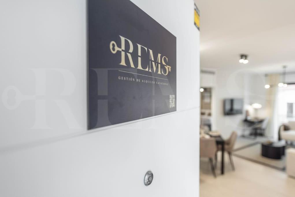 Modern Apartment With Patio & Parking By Rems Málaga Eksteriør bilde