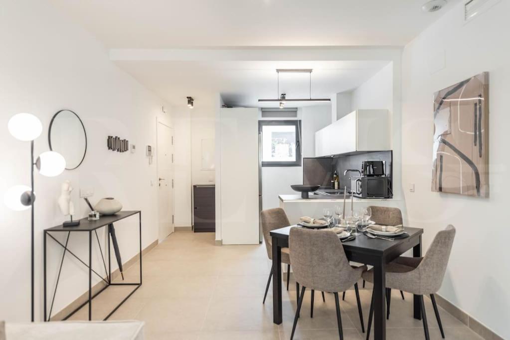 Modern Apartment With Patio & Parking By Rems Málaga Eksteriør bilde