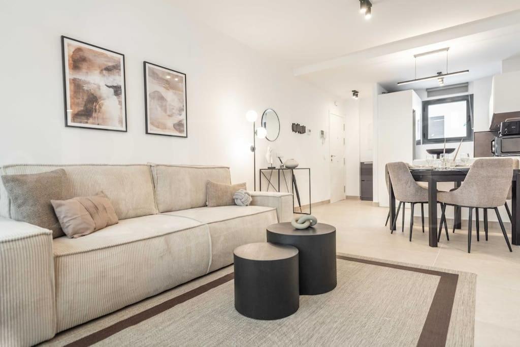 Modern Apartment With Patio & Parking By Rems Málaga Eksteriør bilde